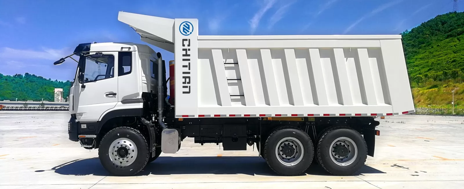 Dump Truck with Upward-Tilted Cargo Box