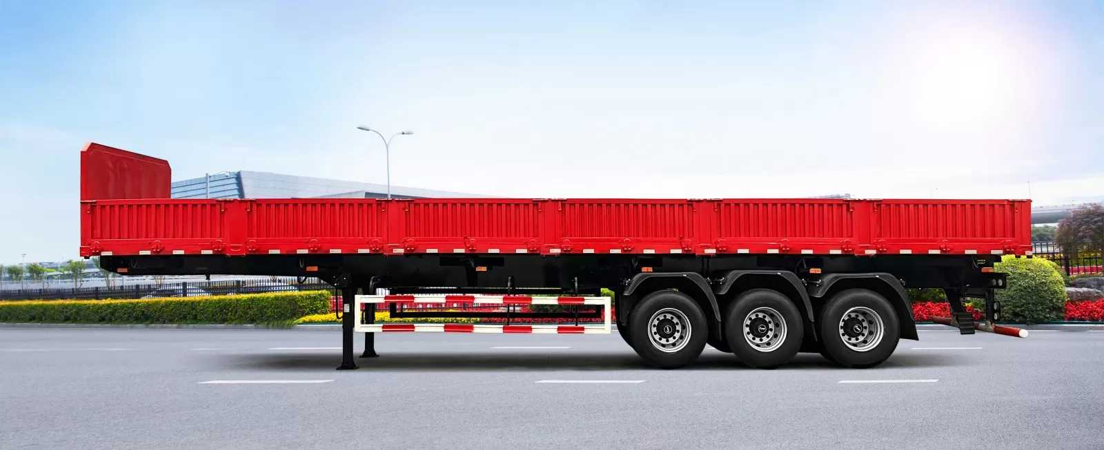 Flatbed dump semi-trailer